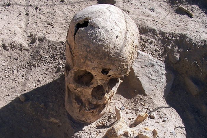 A burial of a young woman found in the middle of a tomb in Peru's Cotahuasi Valley.