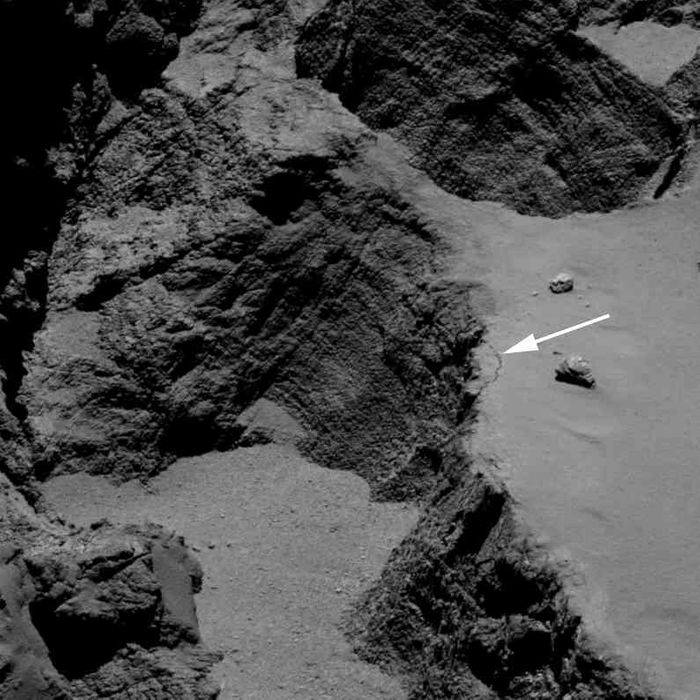The crack that would eventually turn into a landslide on comet 67P.