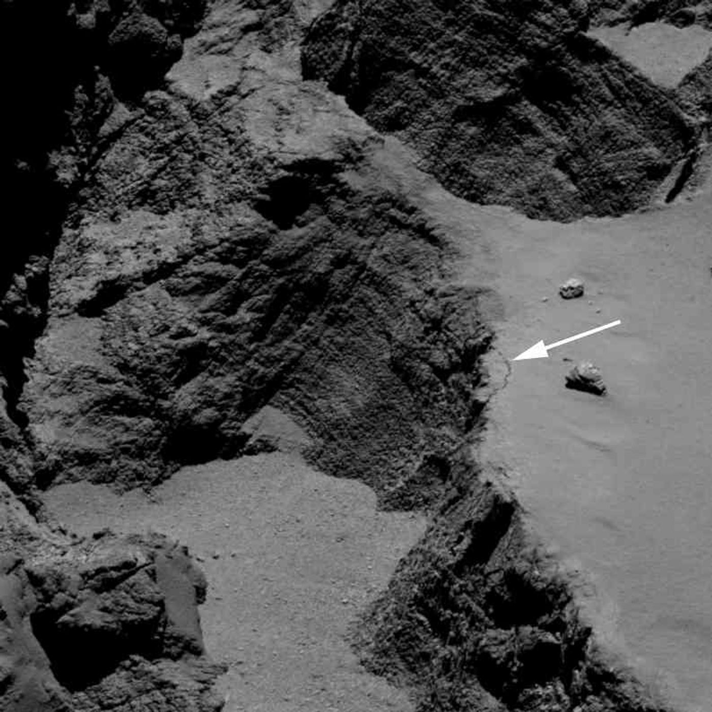 The crack that would eventually turn into a landslide on comet 67P.