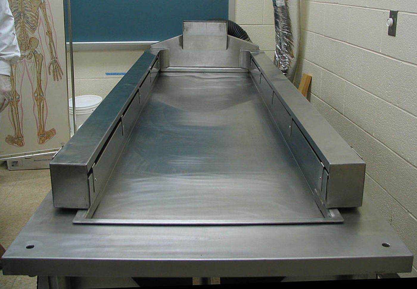 A cadaver dissection table.