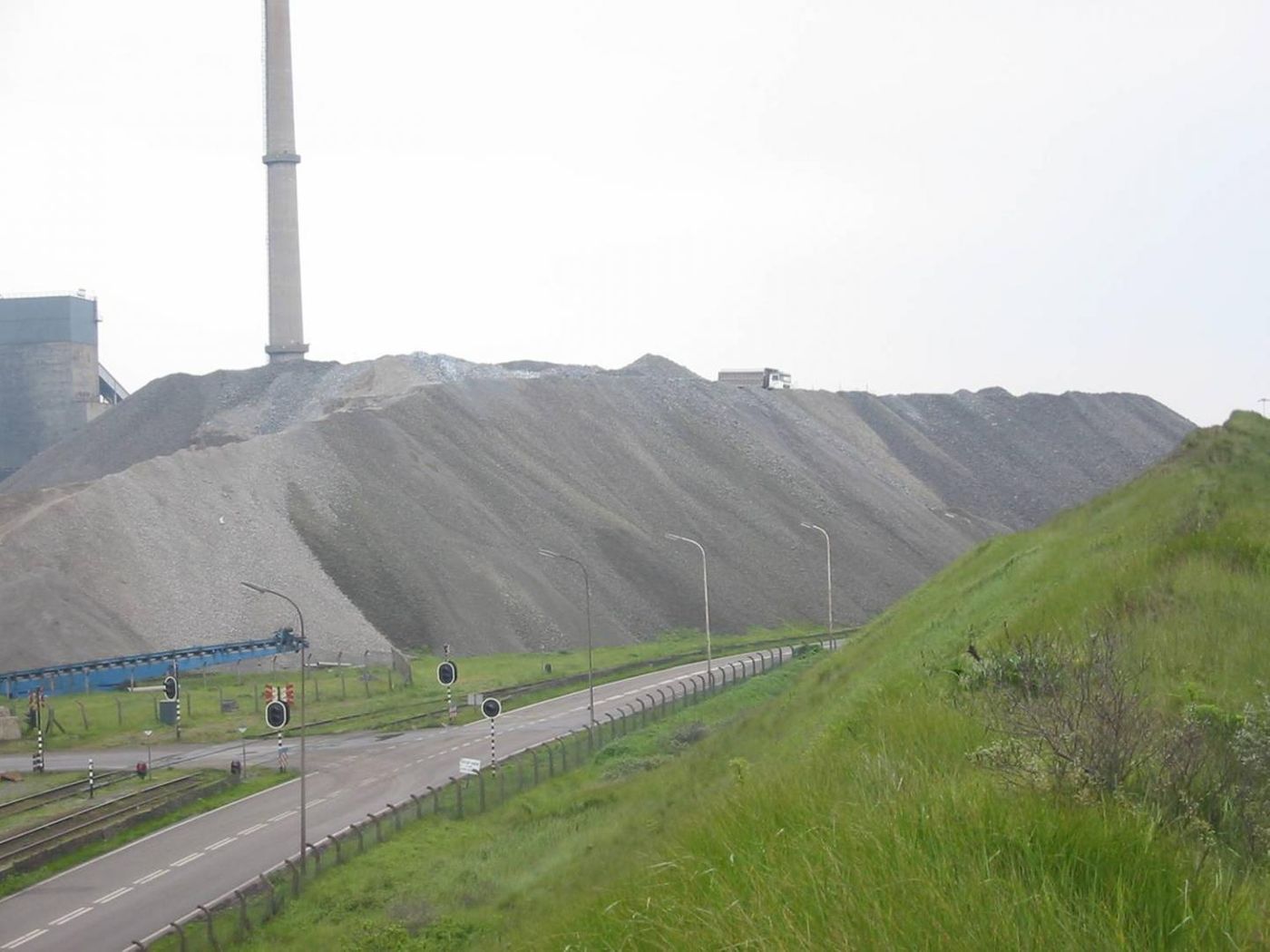 A stockpile of steel slag, next to a steel factory. / Credit  TU Eindhoven