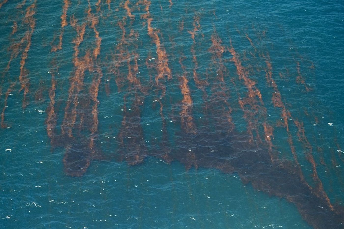 C-130 aircrew helps fight oil spill By: U.S. Air Force photo/Tech. Sgt. Adrian Cadiz, Courtesy: US Air Force