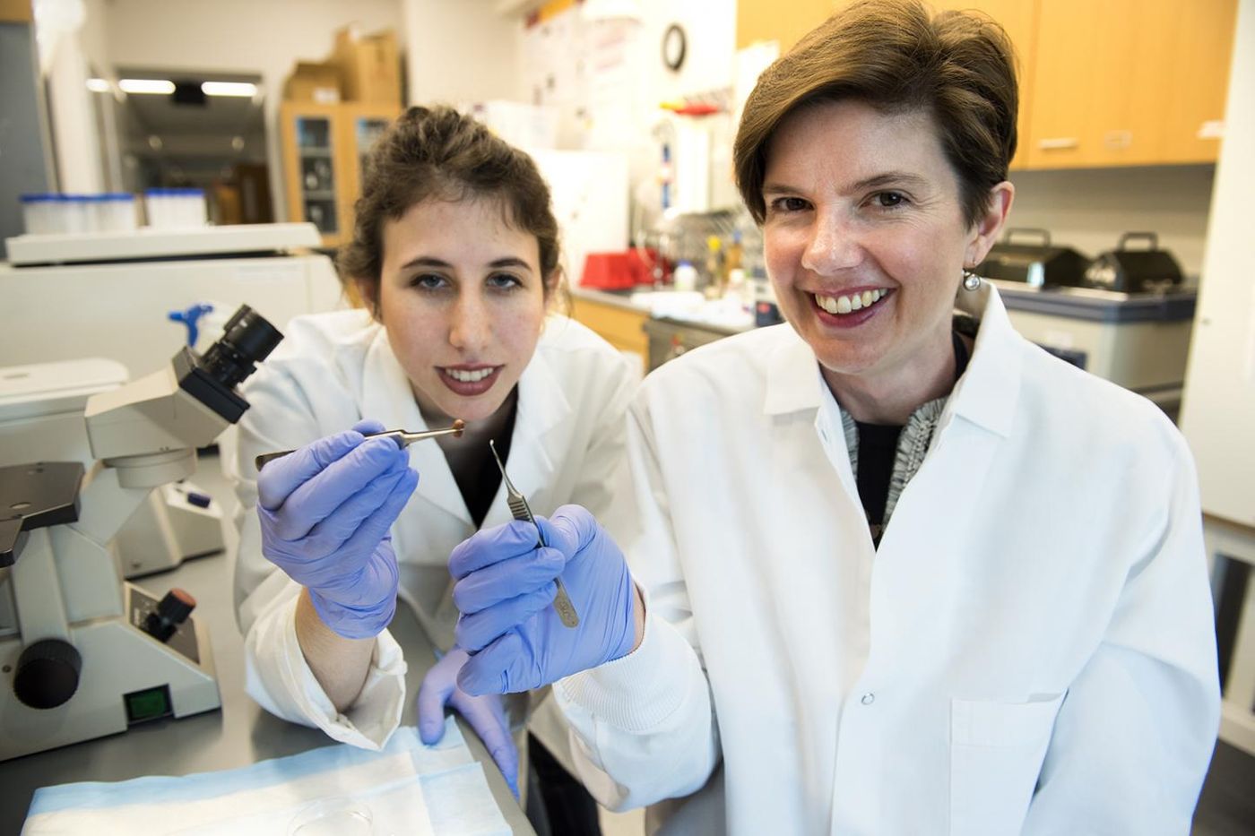 Associate Professor Brenda Ogle (right) and Ph.D. student Molly Kupfer (left). Credit: Patrick O'Leary, University of Minnesota