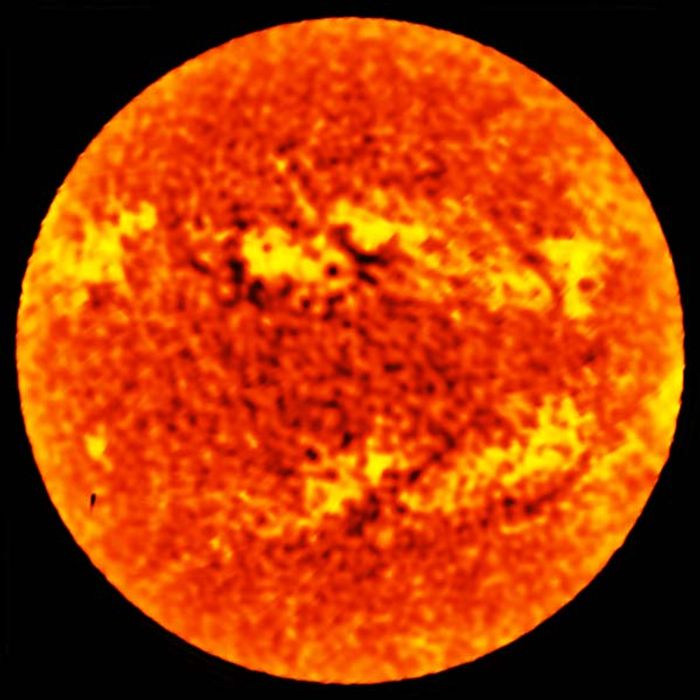 ALMA captured the Sun at a wavelength of 1.25 mm.