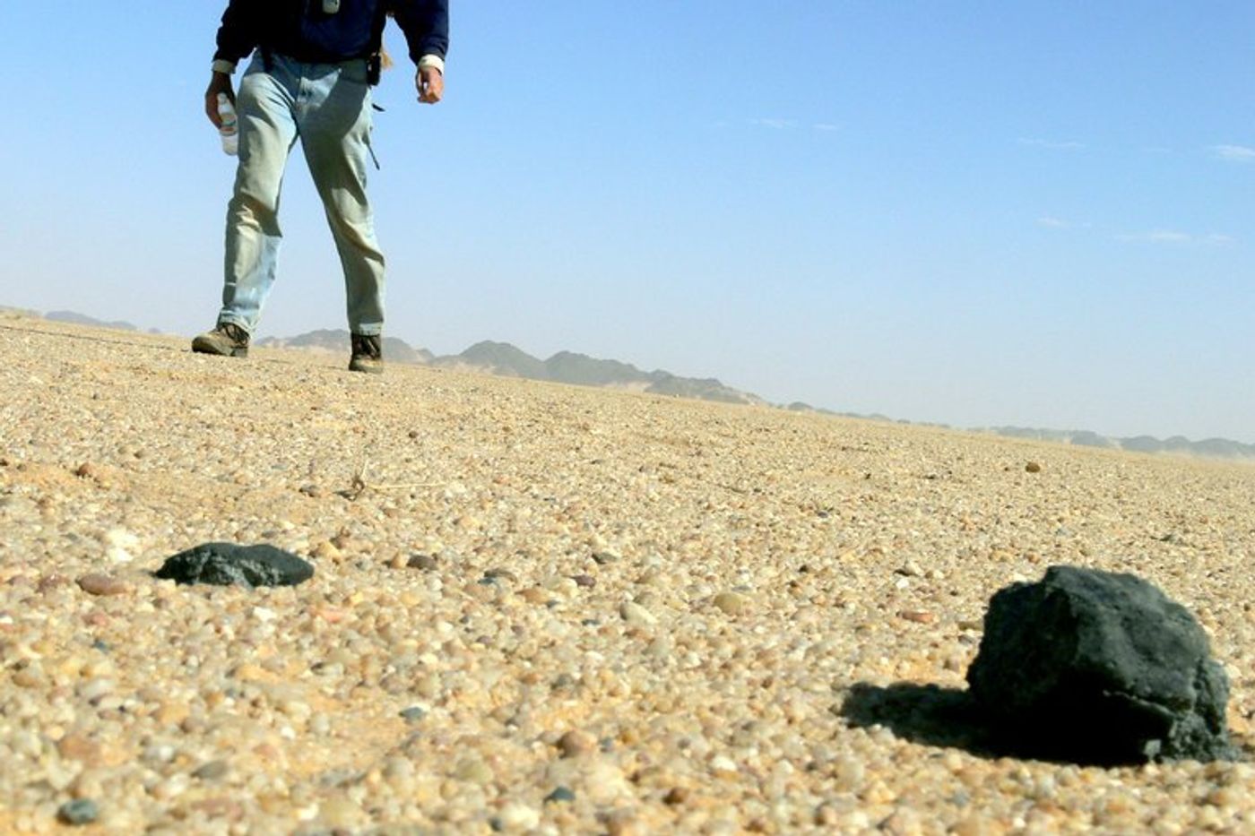 An image showing the meteorite recovered from the desert.