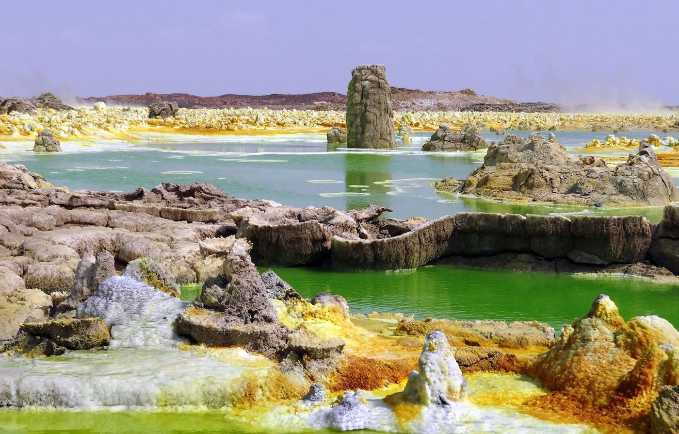 Hyperacid, hypersaline and hot ponds in the geothermal field of Dallol (Ethiopia). Despite the presence of liquid water, this multi-extreme system does not allow the development of life, according to a new study. The yellow-greenish colour is due to the presence of reduced iron. / Credit: Puri López-García