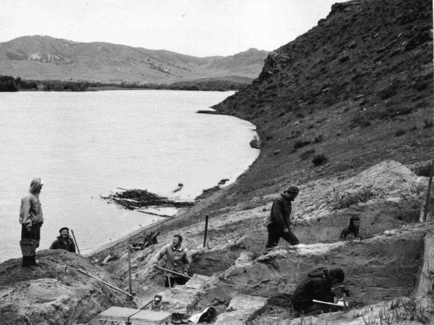 Excavation in 1976 of the Ust'-Kyakhta-3 site located on right bank of the Selenga River in the vicinity of Ust-Kyakhta village in the Kyakhtinski Region of the Republic of Buryatia (Russia). / Credit: A. P. Okladnikov