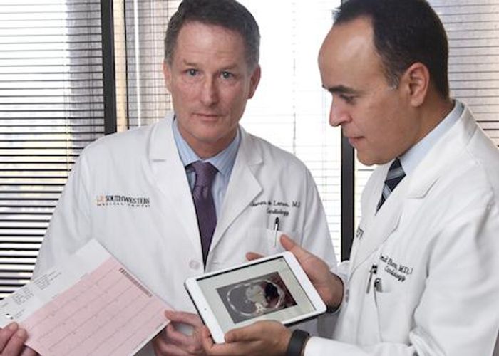 Cardiologists Dr. James de Lemos (left) and Dr. Amit Khera (right) review a printout from an EKG and a calcium scan. Credit: UT Southwestern