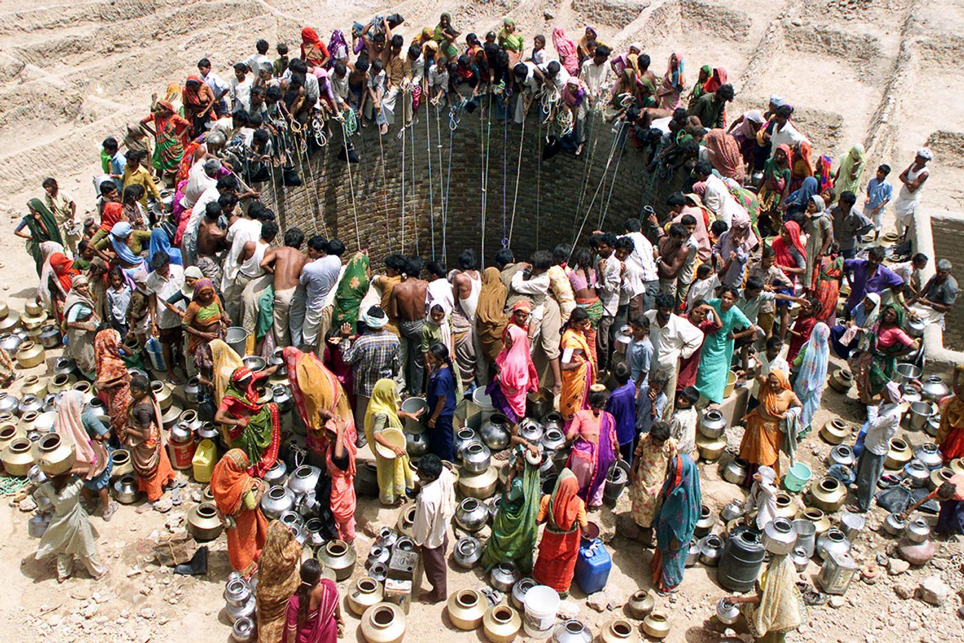 People gather to fetch water from a huge well in the village of Natwarghad in the western Indian state of Gujarat. Photo: Reuters