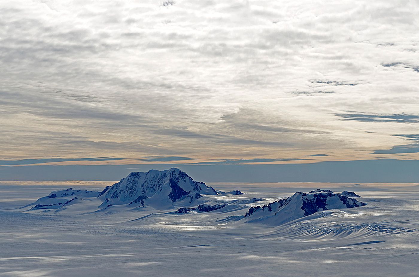 Mountains along the Hobbs Coast in Marie Byrd Land. Photo: NASA's ESPO