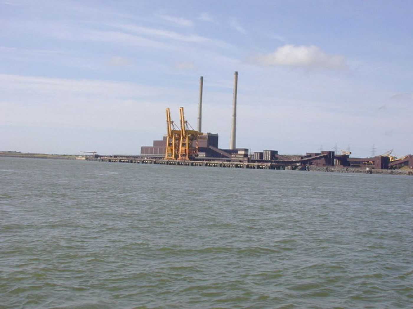 Moneypoint power station is Ireland's largest electricity generation station, powered mostly by coal. Image Credit: Charles W Glynn/Wikimedia Commons