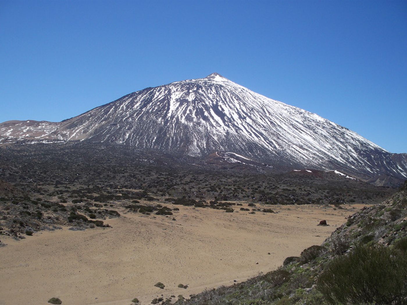 El Tiede Mountain is an active volcano. Photo: Mountain Forecast