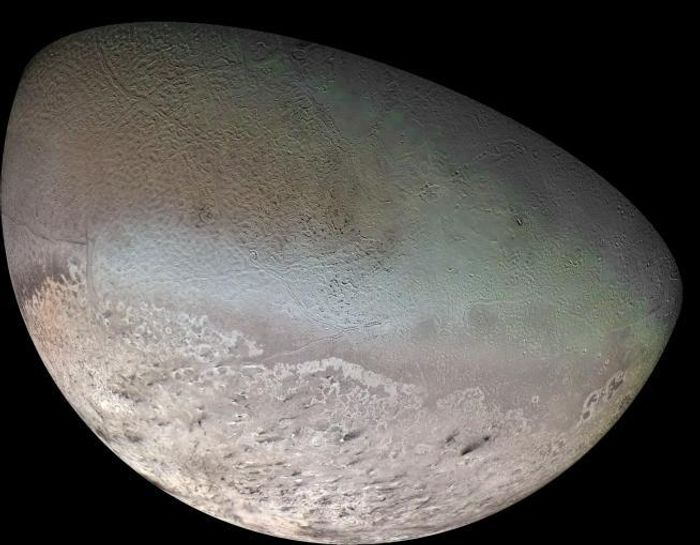 Global color mosaic of Triton, taken in 1989 by Voyager 2 during its flyby of the Neptune system. (Image Credit: NASA/JPL/USGS)