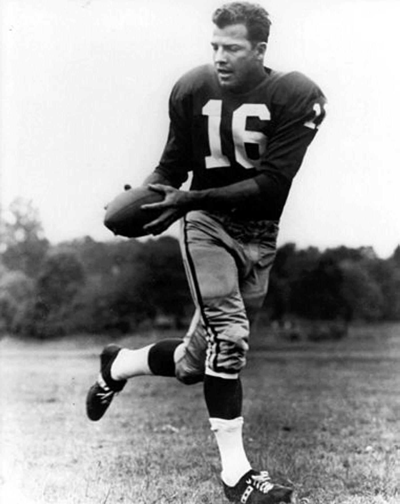 FRONTLINE  PBS - Hall of Fame NFL running back Frank Gifford has been  posthumously found to have the brain disease chronic traumatic  encephalopathy (CTE):  [via The New York Times] Get