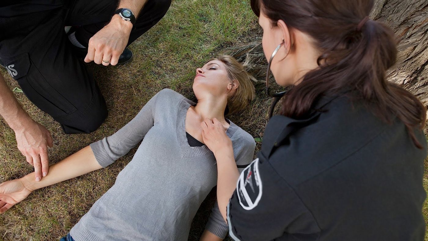 Screening tool can predict whether fainting is associated with other health risks | Image: howcast.com