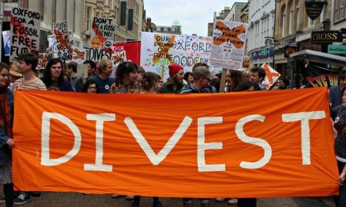 People campaign to encourage institutions divestment from fossil fuels. Photo:  Fossil Free