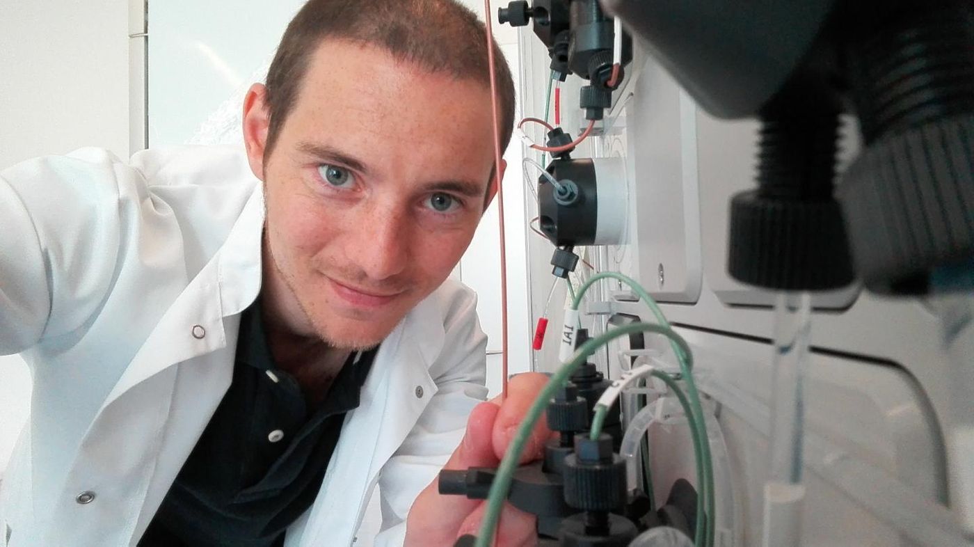 This is the Spanish researcher Darío Vázquez-Albacete in the laboratory of protein production at the Technical University of Denmark. / Credit: DTU