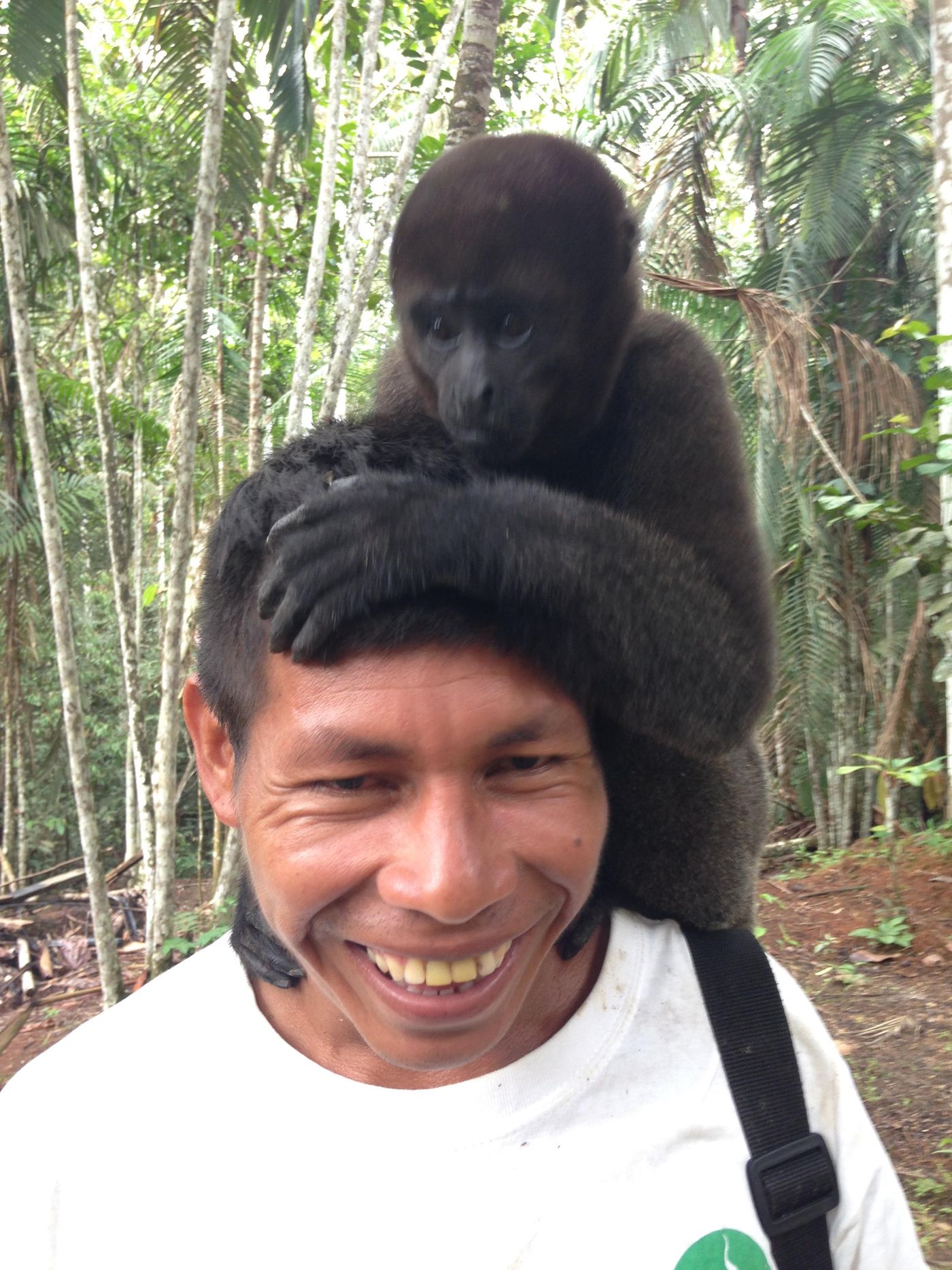 A local guide with Rafa perched atop his head
