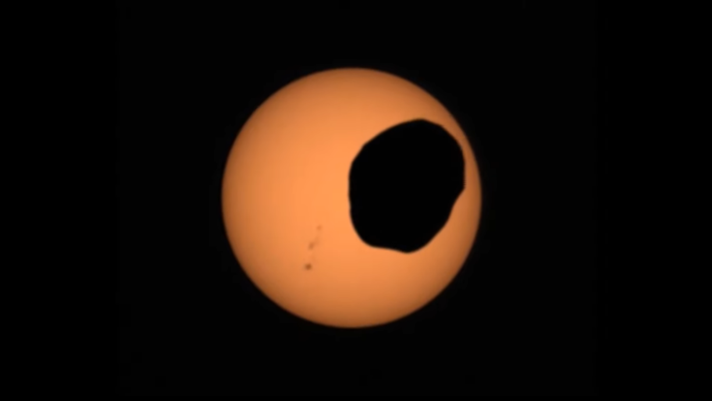 NASA's Perseverance Mars rover captured the video of Phobos eclipsing the Sun on April 2, 2022, with its Mastcam-Z camera. (Credit: NASA/JPL-Caltech/Arizona State University/Malin Space Science Systems/Space Science Institute)