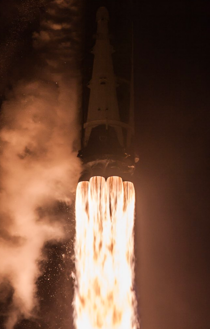 A fantastic shot of the Falcon 9's nine Merlin engines as the rocket lifted off from the launch pad.