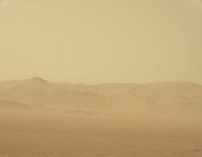 A picture of the Martian dust storm captured with Curiosity's Mastcam.