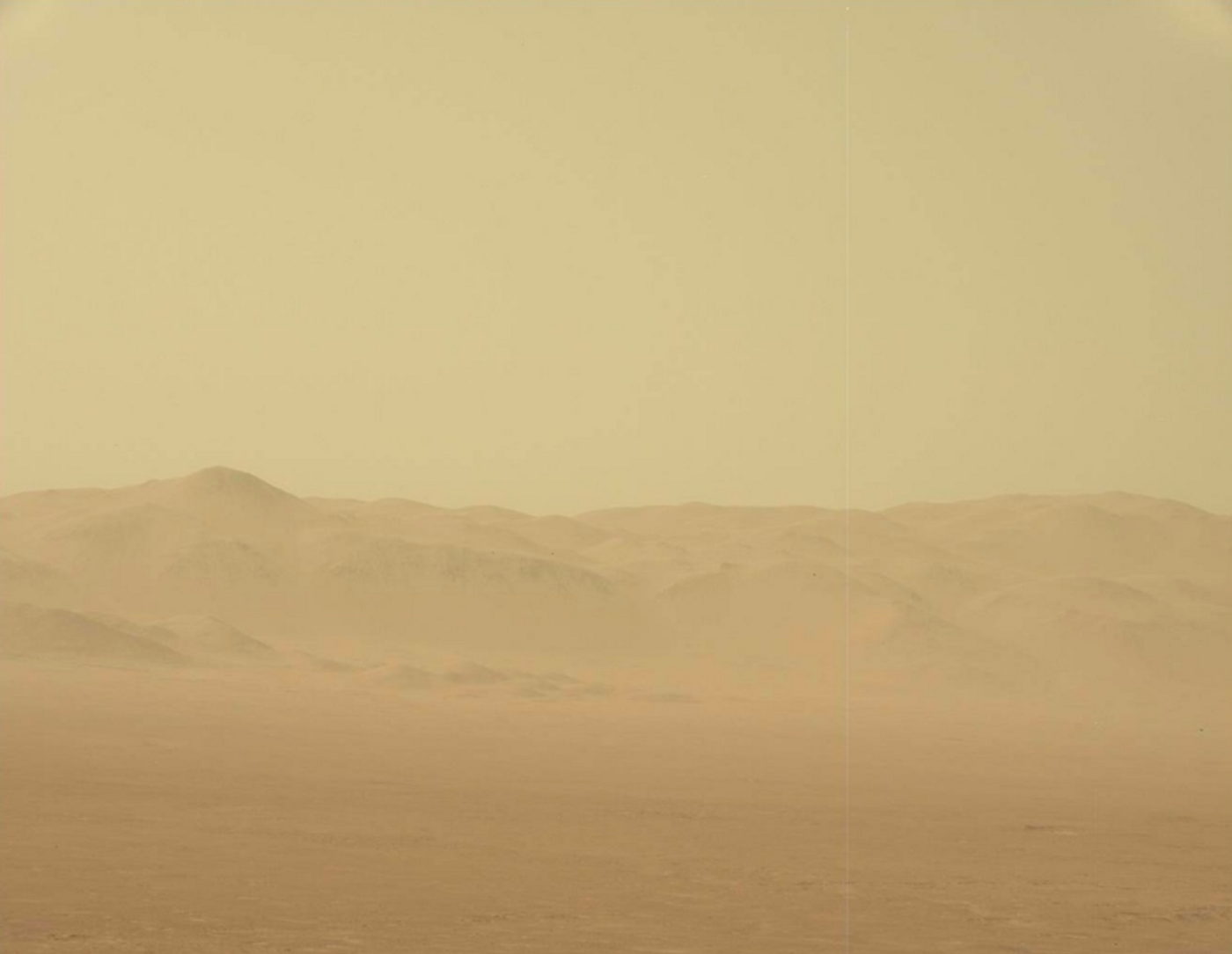 A picture of the Martian dust storm captured with Curiosity's Mastcam.