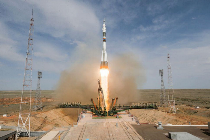 An image of a Soyuz rocket blasting off from the Baikonur Cosmodrome.