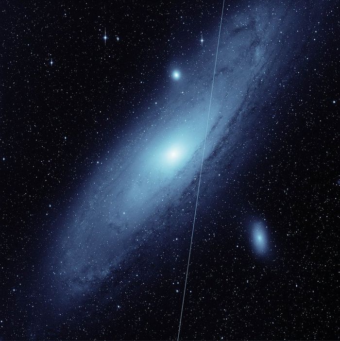 This image of the Andromeda galaxy, taken by the Zwicky Transient Facility (ZTF), shows a streak caused by a Starlink satellite. The image shows only one-sixteenth of the full field of view of the telescope.