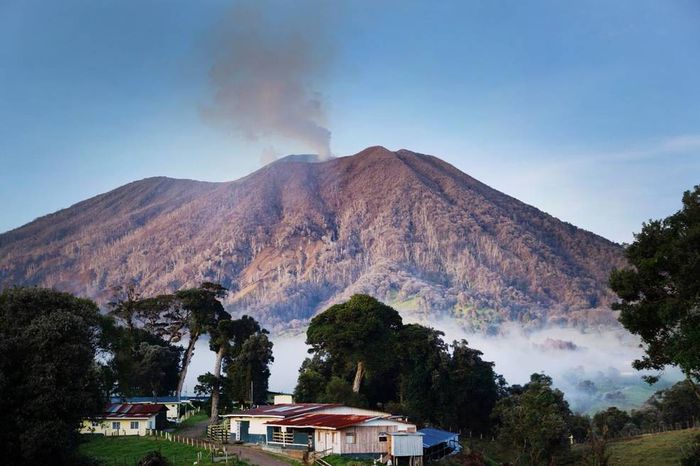 Turrialba Volcano is a currently active volcano in central Costa Rica. March, 2012. Photo: Simon Carn / Michigan Technological University