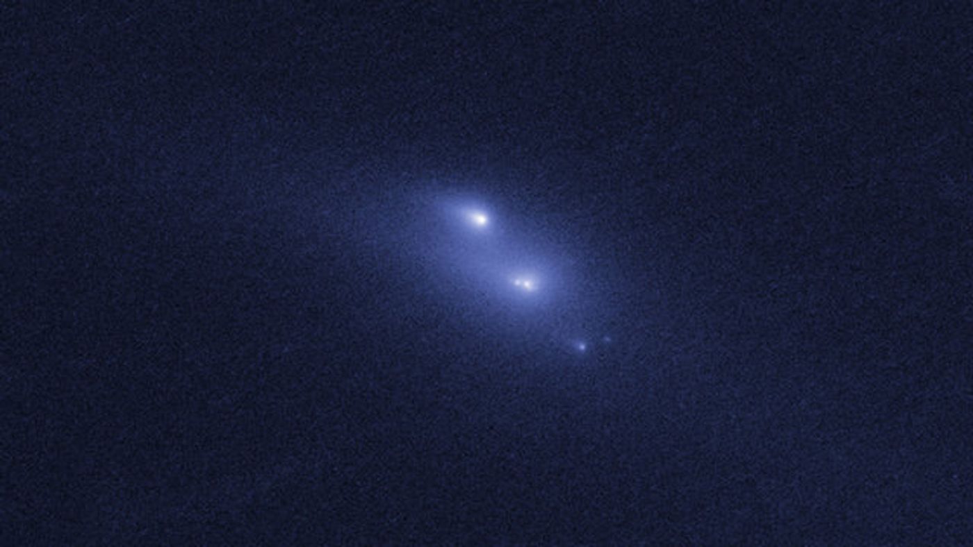 P/2013 R3 shattered into more than 10 pieces in this snapshot from Hubble Space Telescope.