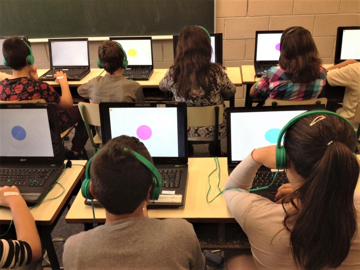 Participants at the BREATHE project in Barcelona (Spain) take computerised tests / Credit: Barcelona Institute for Global Health (ISGlobal)