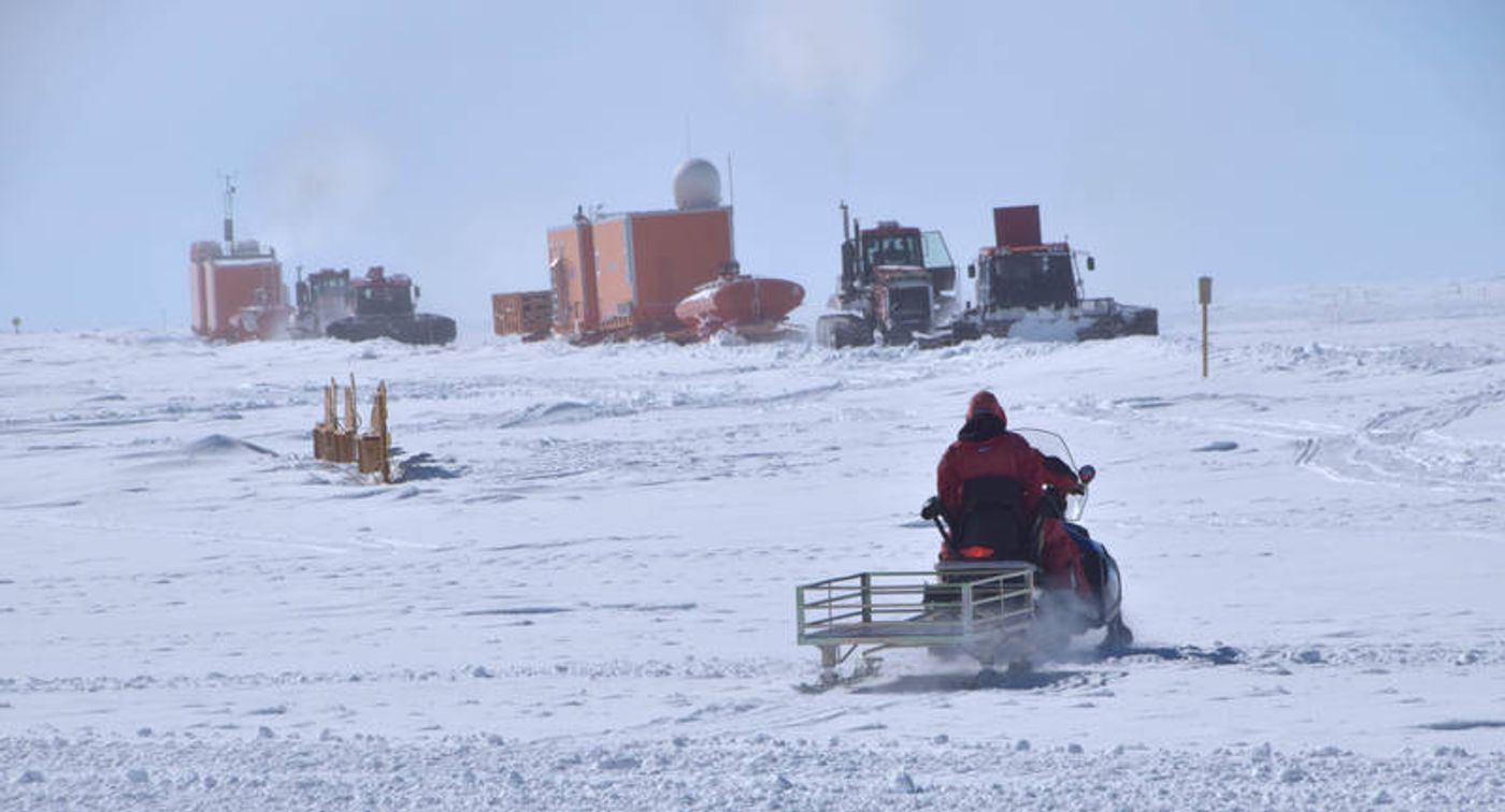 Little Dome C, the drilling spot chosen by the research team, is several hours by snowmobile from Concordia Research Station. Photo: Social Up