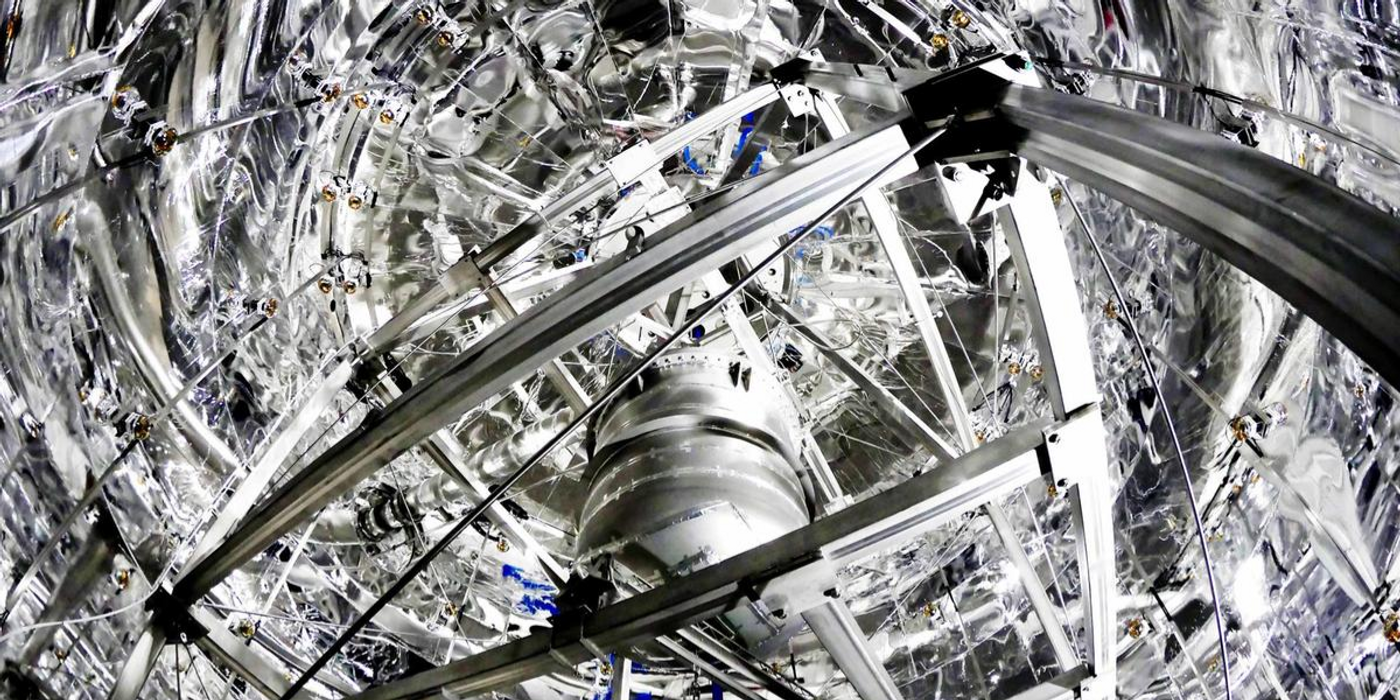 Xenon-filled dark matter detector (The XENON collaboration)