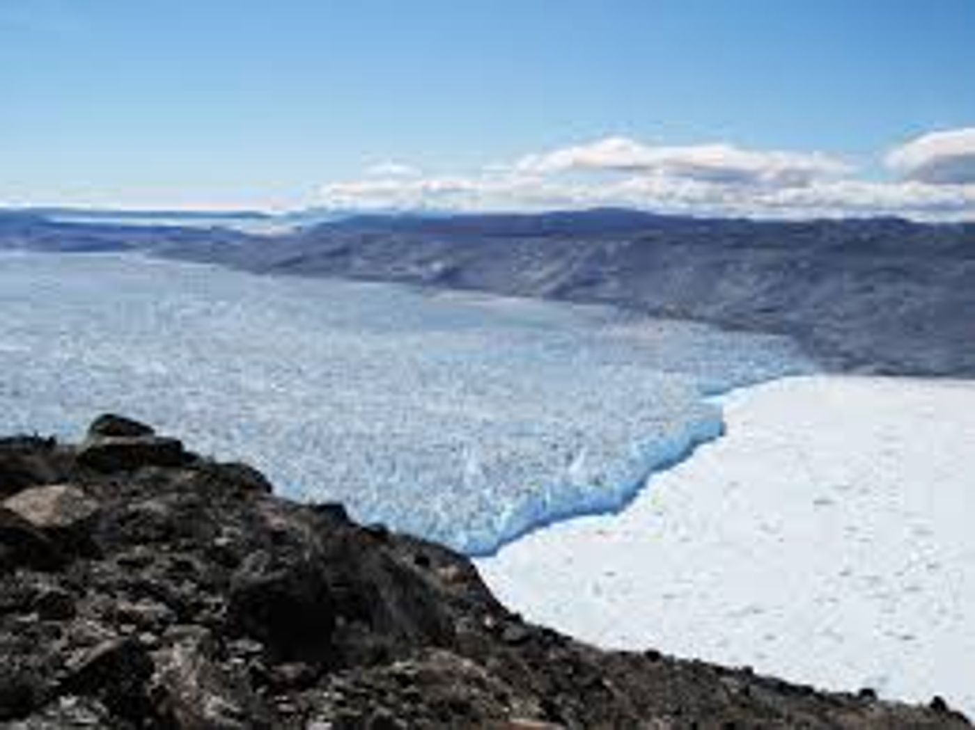 Receding glacier in Greenland. Photo: mashable.com