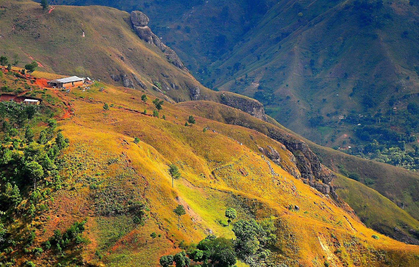 Deforested mountains cover Haiti. Photo: Phys.org