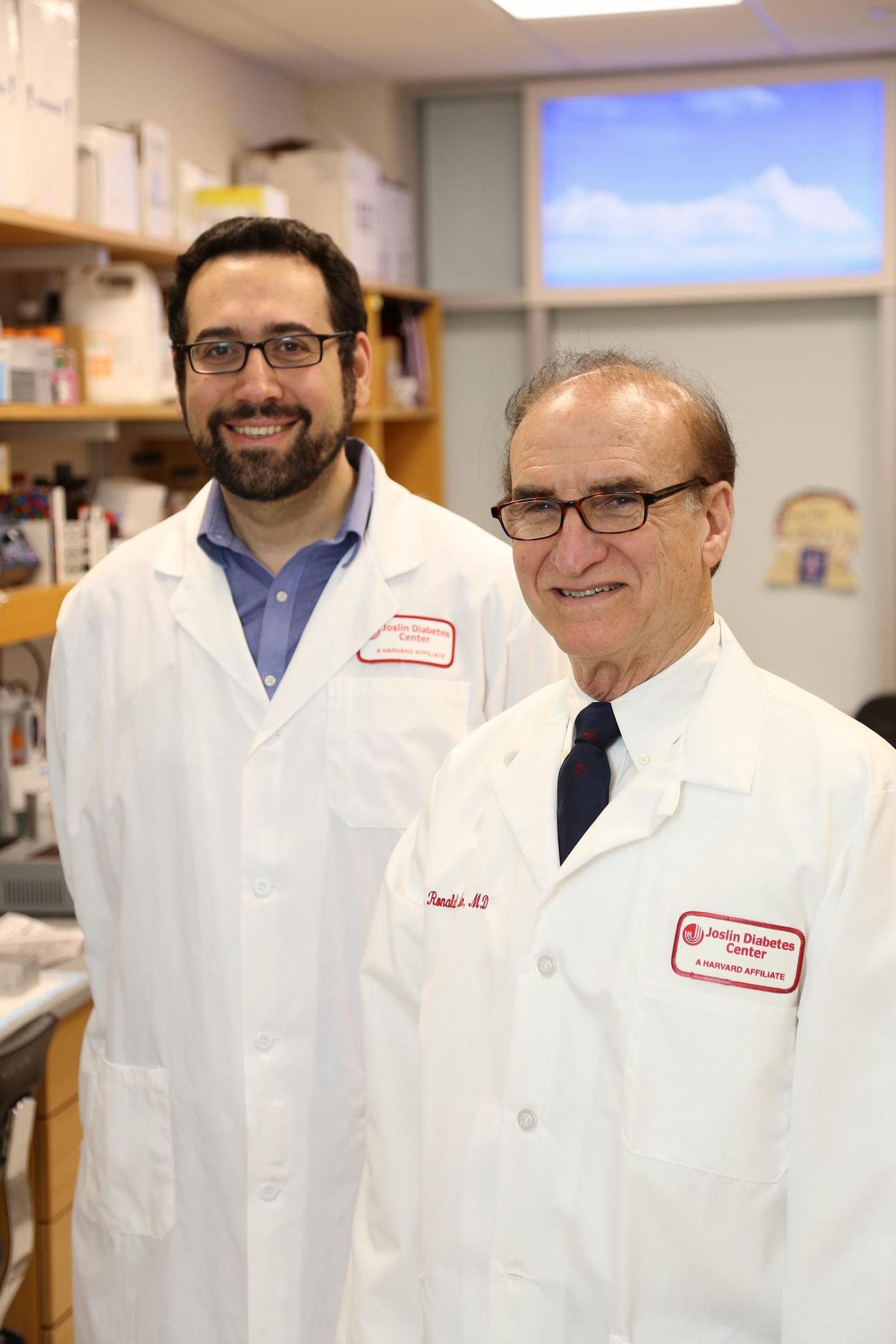 Emrah Altindis, PhD, research fellow in the section on Integrative Physiology And Metabolism at Joslin Diabetes Center, and C. Ronald Kahn, MD, Senior Investigator, Head of the Section on Integrative Physiology and Metabolism and Chief Academic Officer at Joslin Diabetes Center and the Mary K. Iacocca Professor of Medicine at Harvard Medical School  / Credit: Stephanie McPherson