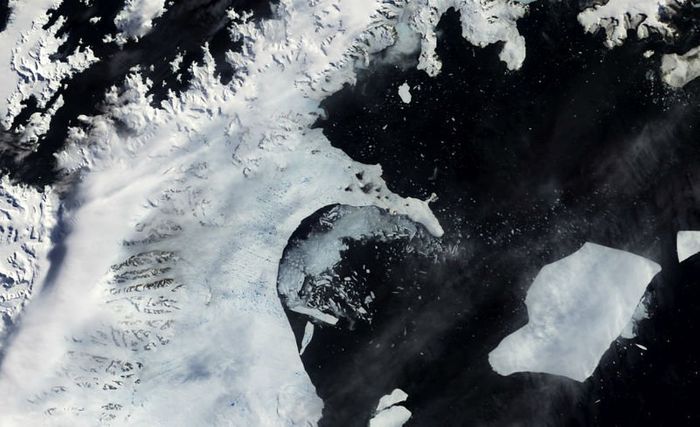 Ice shelf loss from Larsen B in 2002. Credit: NASA Goddard Space Flight Centre