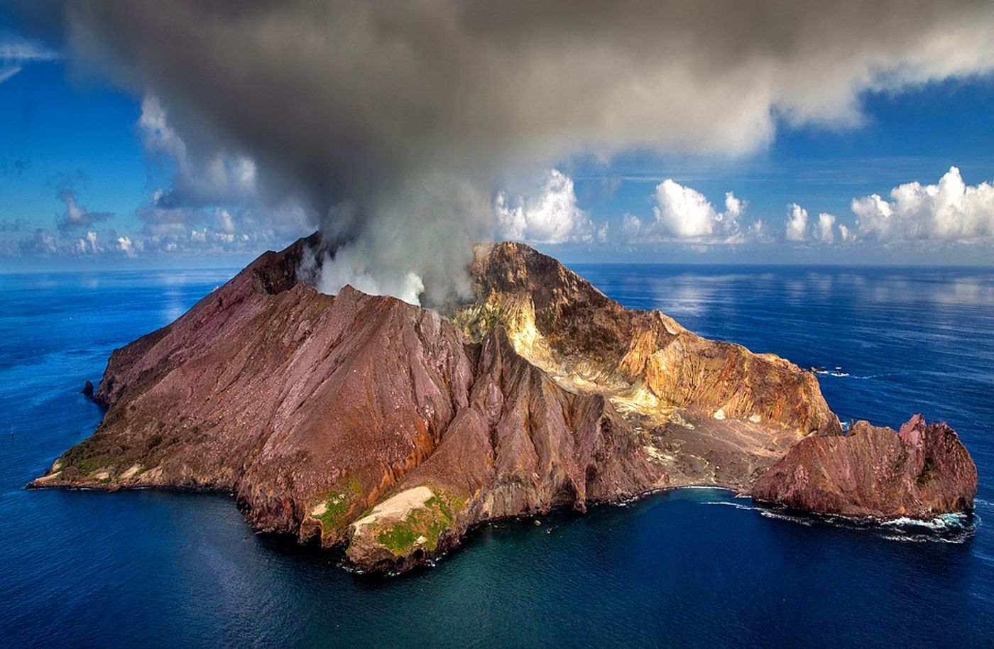 Using a 2,600 foot core from Bermuda, scientists discover a new way volcanoes are forming. Photo: Pixabay