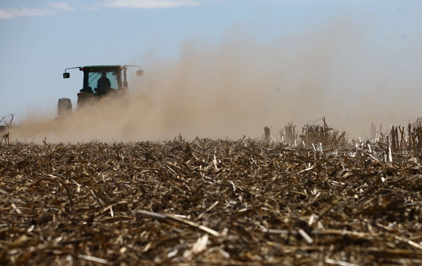 Near Garden City, Kan., the High Plains Aquifer is giving out. Photo: Matthew Staver for The New York Times 