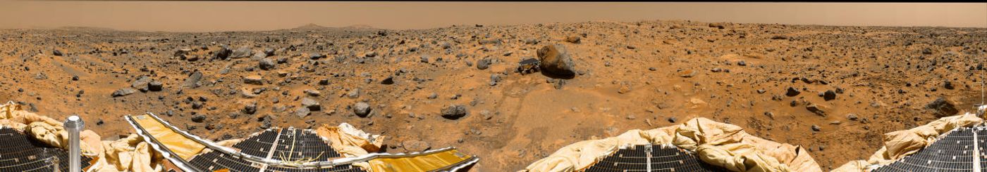 Mars Pathfinder panorama of landing site with Sojourner rover (center). Credit: NASA/JPL