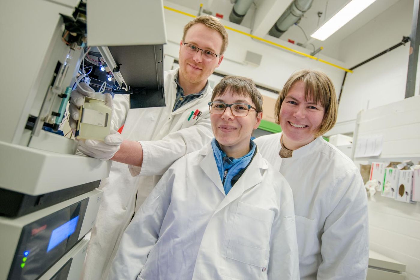 This is Christoph Senges, assistant professor Dr Minou Nowrousian and Prof Dr Julia Bandow at Ruhr-Universität Bochum (from left to right). / Copyright/Credit: RUB, Marquard