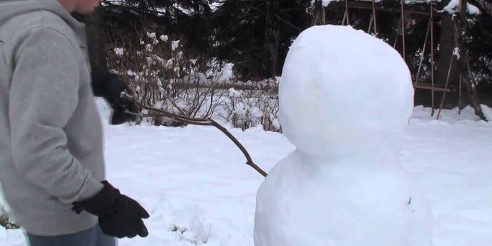 How to Build a Snowman: Step-by-Step