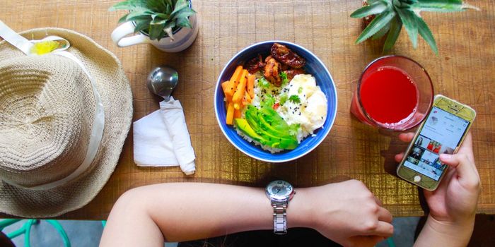 Images of Healthy Foods With A Lot of Likes On Social Media Influence Eating Habits