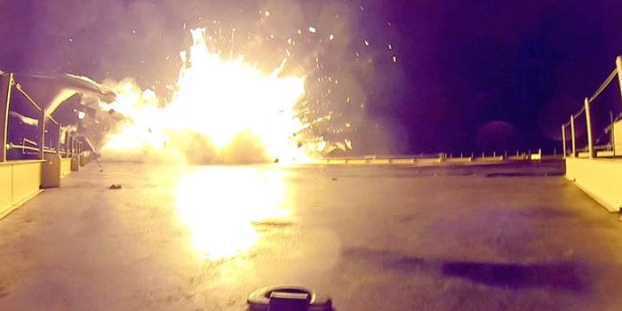 Falcon 9 Rocket Crashes Hard on SpaceX's Drone Ship in Landing Attempt