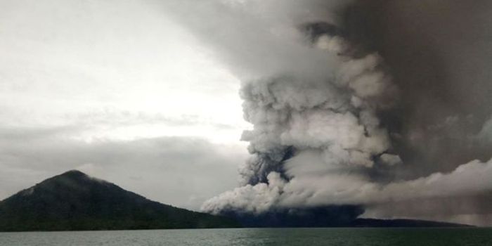 Indonesian volcanic eruption triggers deadly tsunami