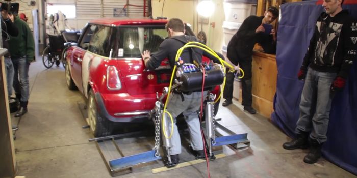 This Homemade Exoskeleton Can Lift the Rear End of a Car