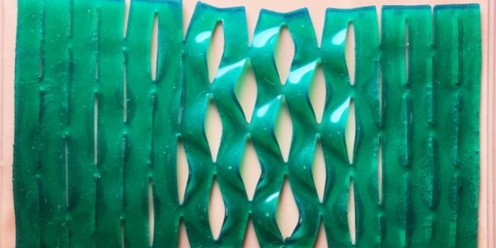 New Bandages Stick to Bending Knees