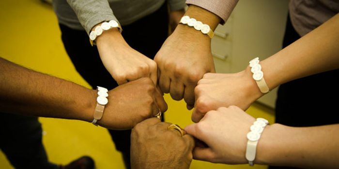 Wristband Warns Dangerous UV Exposure