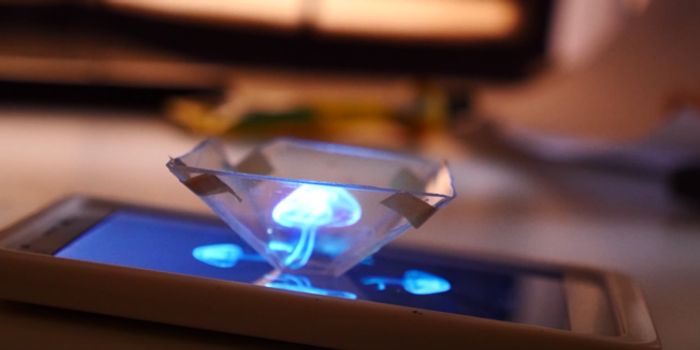 Here's How to Make a Hologram With Your Smartphone