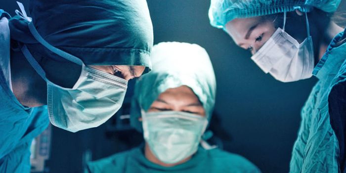 You're more likely to survive heart surgery if doctors team up